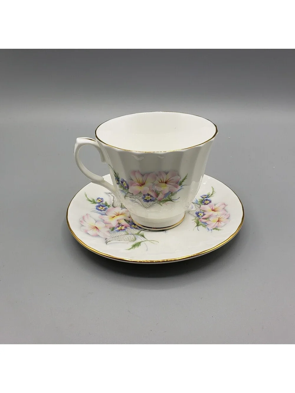 Vintage Duchess Teacup & Saucer Trumpet Flower Fine Bone China England Pink